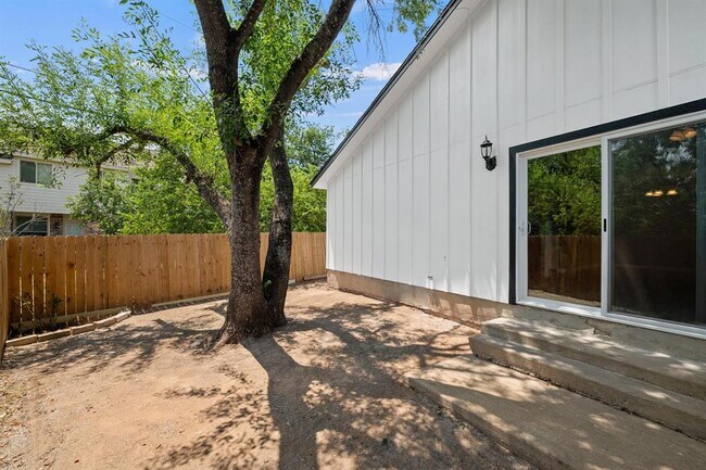 Building Photo - 16016 Fitchburg Cir