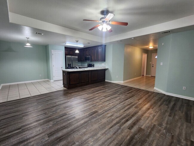 Building Photo - $400 Move In Discount! Comfortable 3-Bedroom Home with Open Layout