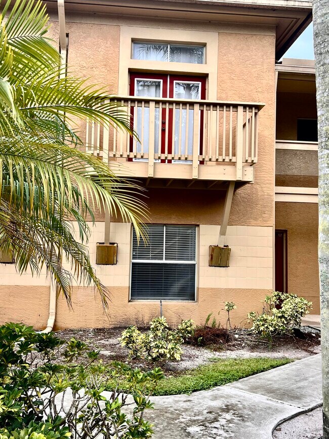 Building Photo - 4863 Via Palm Lakes