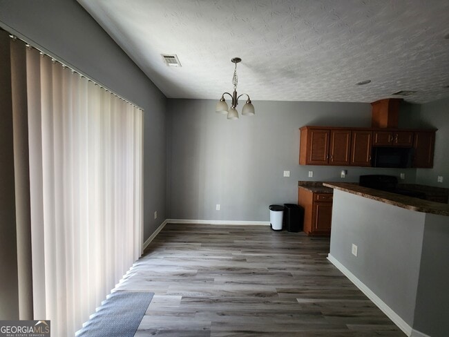 Building Photo - 5752 Olivia Ln