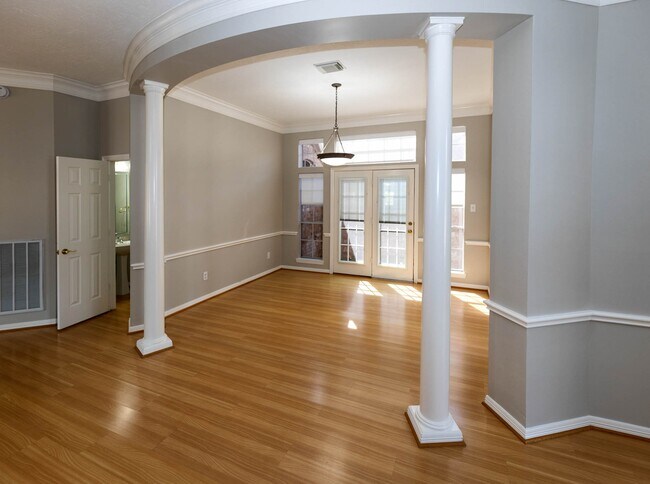 Building Photo - 2435 Thorndon Park Ct