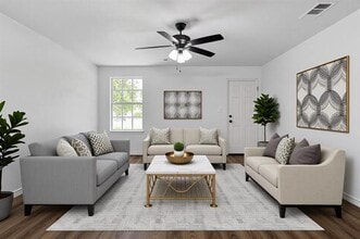 Building Photo - 704 Peterson St