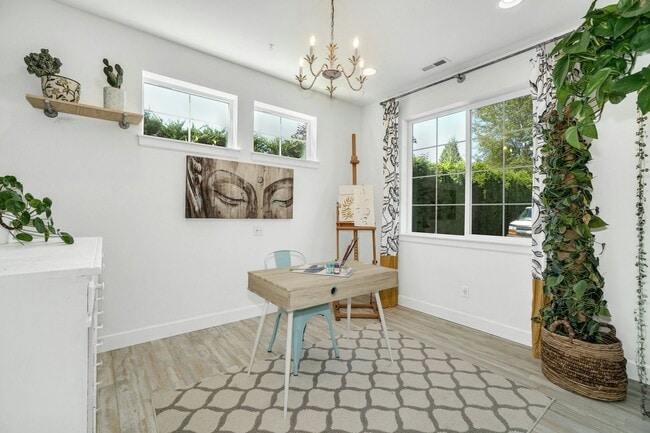 Building Photo - Woodinville Estate's Cozy Home