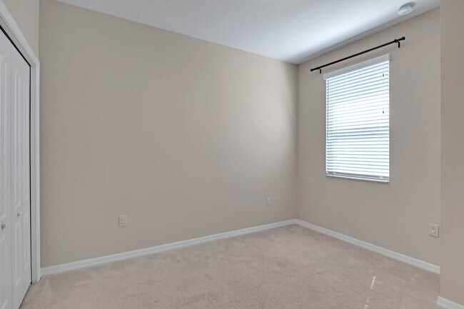Building Photo - Spacious, Nearly New and Gated 3/2.5/2 Plu...