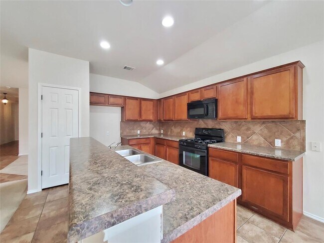 Building Photo - 15109 Fernhill Dr