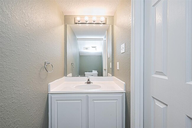 Building Photo - 18 W Greenhill Terrace Pl