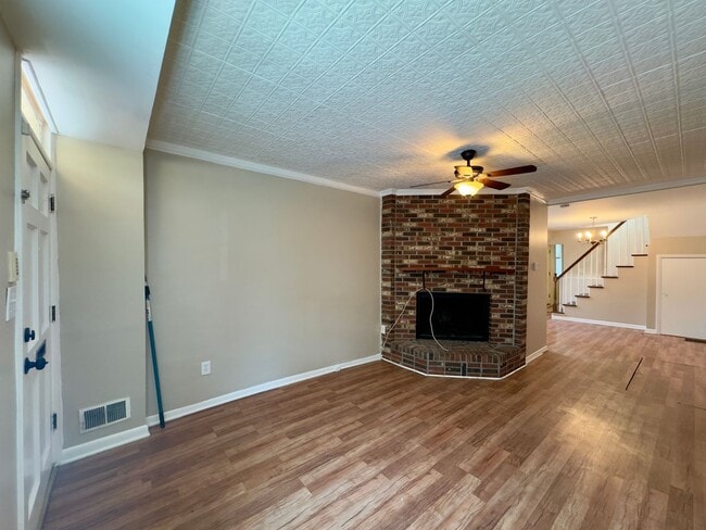 Building Photo - Charming 2 Bedroom/1 Bathroom Townhome in Baltimore, MD!