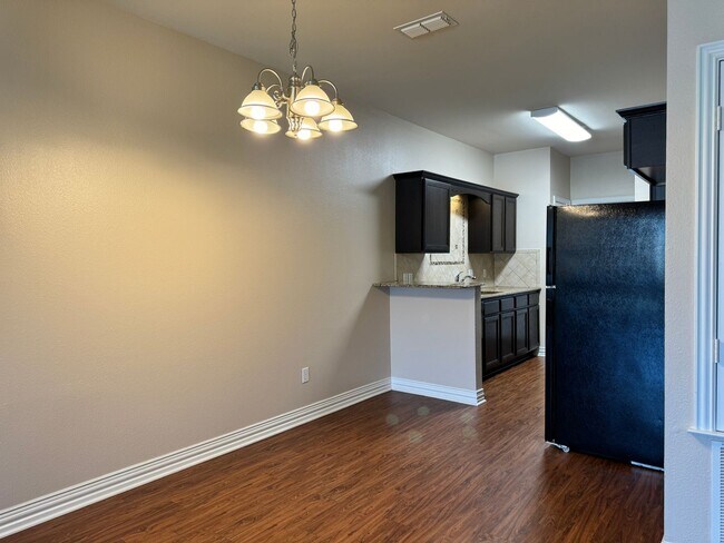 Building Photo - 309 Princess Place