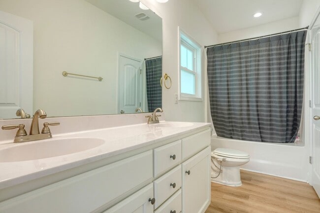Building Photo - Charming 3 Bed, 2 Bath Home in Peaceful Ru...