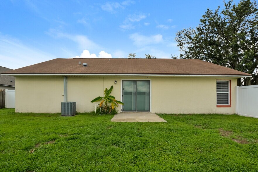 Building Photo - 1306 Silverthorn Dr
