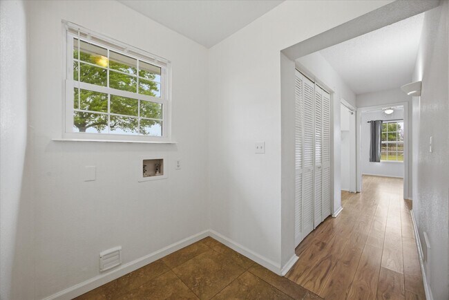 Building Photo - 12384 Co Rd 800