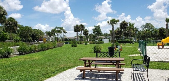 Building Photo - 194 Santa Clara Dr