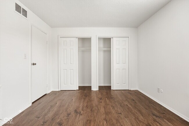 Building Photo - 7488 Countrybrook Dr