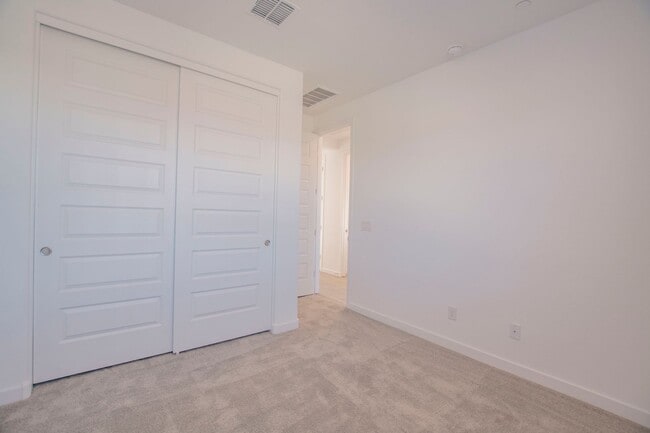 Building Photo - Brand New luxurious Model Home in Warner Meadows!