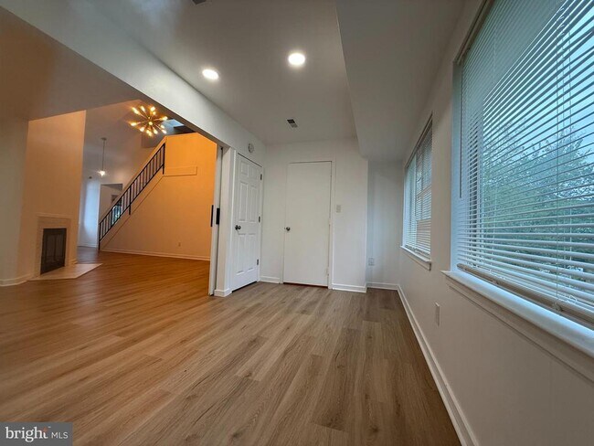 Building Photo - 828 Chanticleer