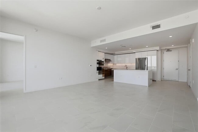 Building Photo - 400 Central Ave