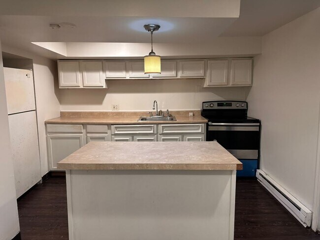 Building Photo - 544 Valley