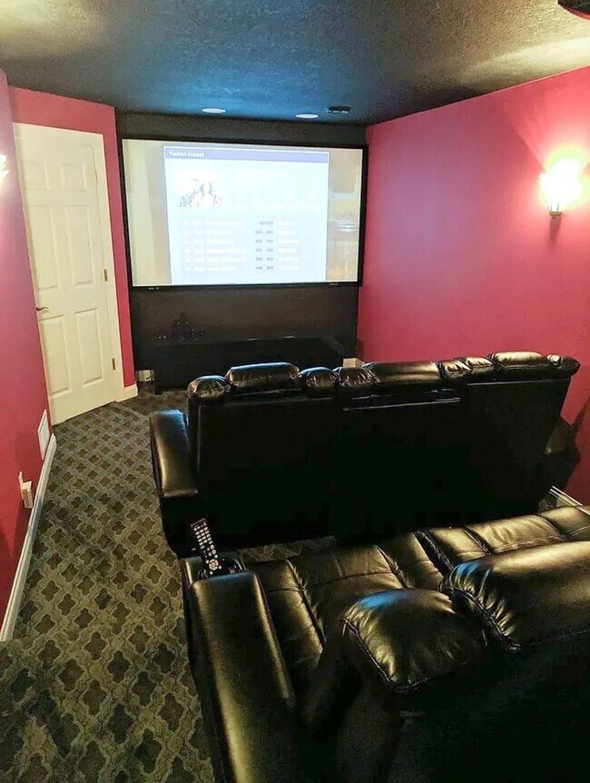 Building Photo - Spacious 4bed 3.5bath Single Family Home in Shakopee.  Featuring an in-home Theater