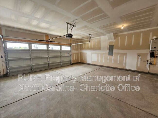 Building Photo - 14036 Penbury Ln