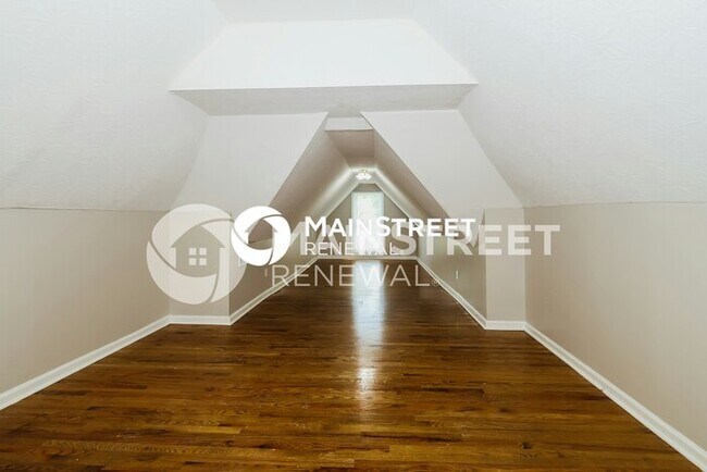 Building Photo - 5 Bedroom Pet-Friendly Home in Louisville,...