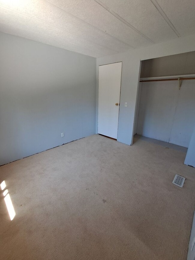 Building Photo - Seabeck 3 Bedroom Oasis Available for Rent...