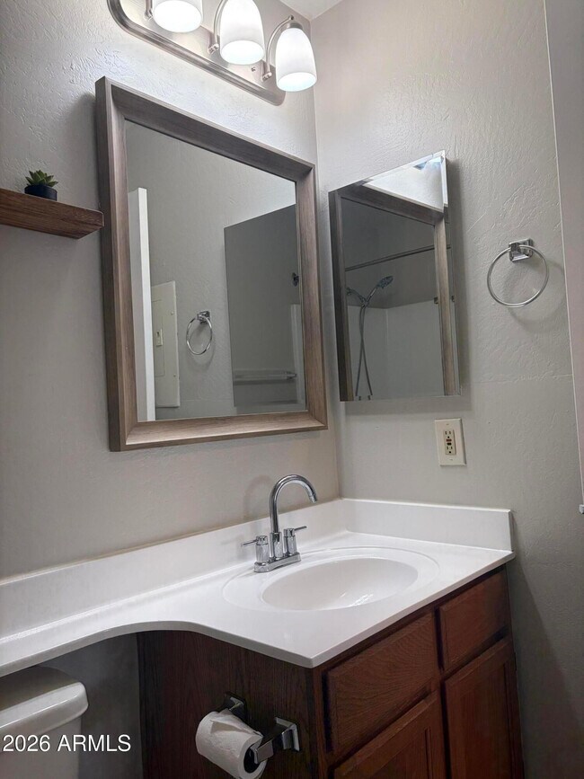 Building Photo - 930 N Mesa Dr