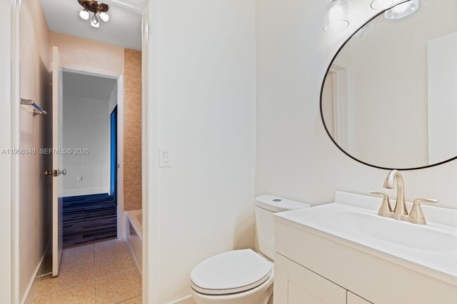 Building Photo - 889 Hamilton Dr