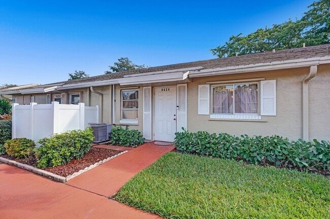 Building Photo - Beautiful 2BR/2BA WITH GARDEN VIEW in the Hear of Boca (55+ community)