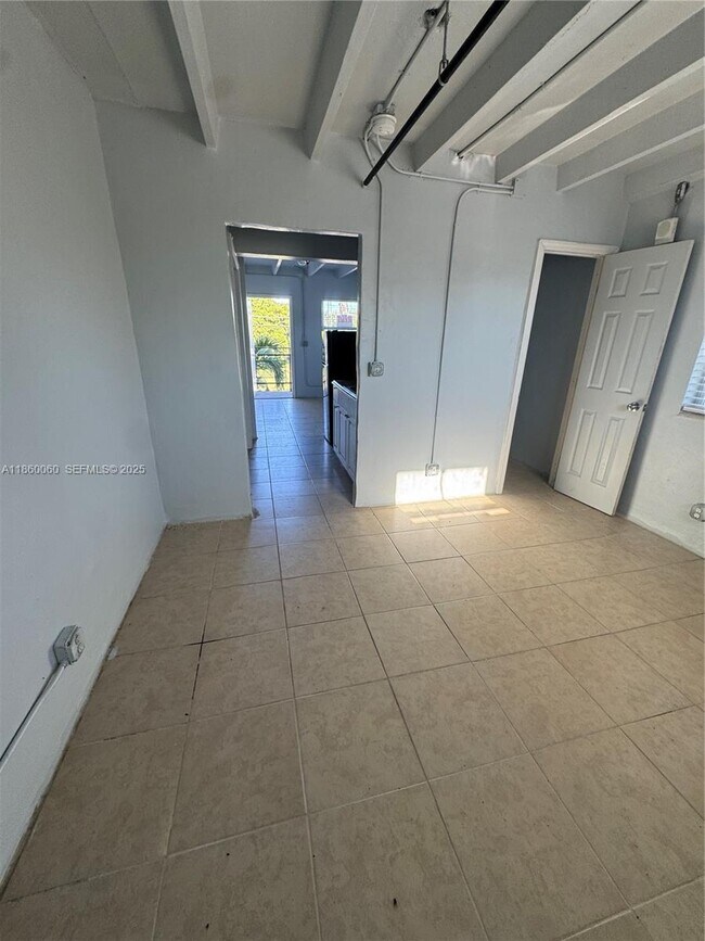 Building Photo - 354 Rardin Ave