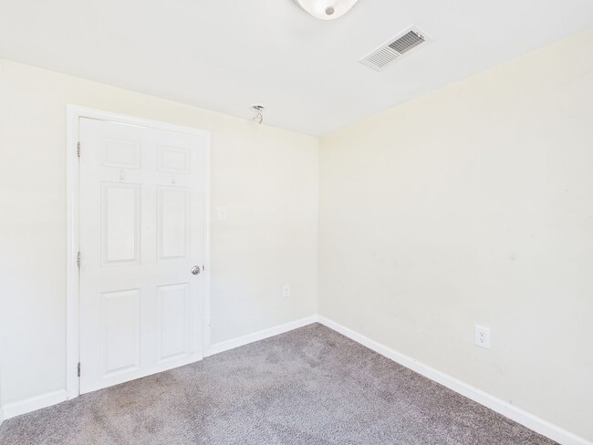 Building Photo - 604 W Vine St