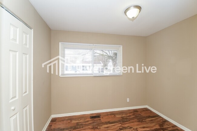 Building Photo - 8724 Montery Rd