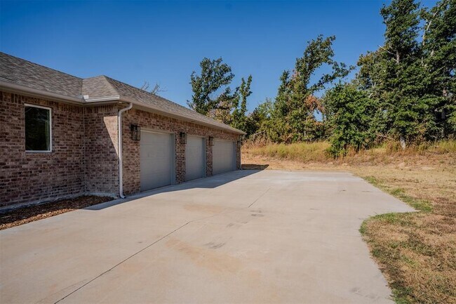 Building Photo - 1907 Kalidy Dr