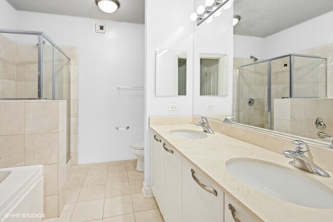 Building Photo - 450 E Waterside Dr