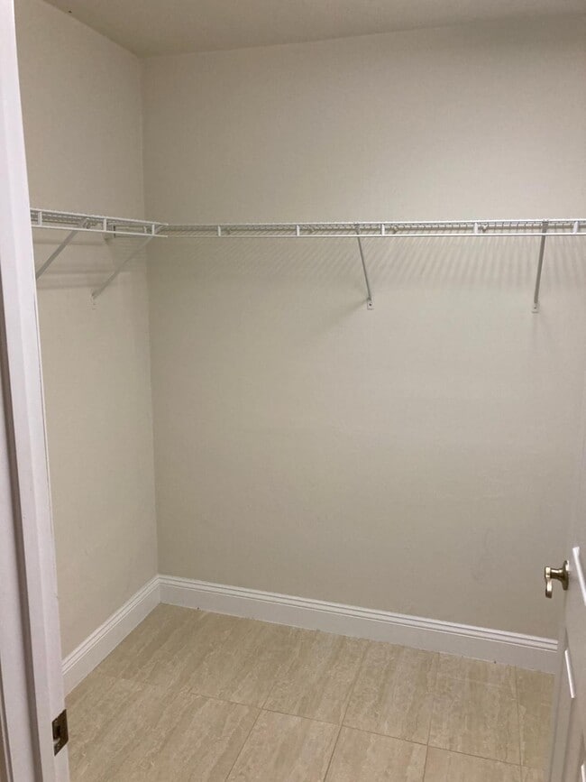 Building Photo - 432 Airport Rd