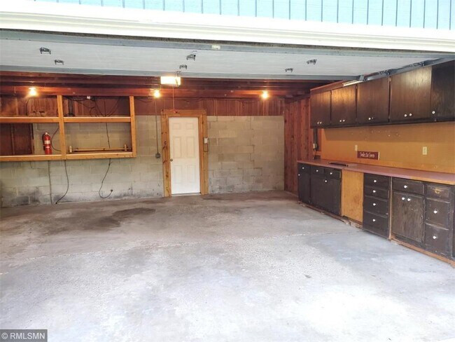 Building Photo - 2117 Fern Ln