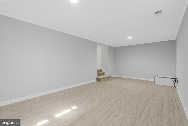 Building Photo - 8505 Jeffersonian Ct