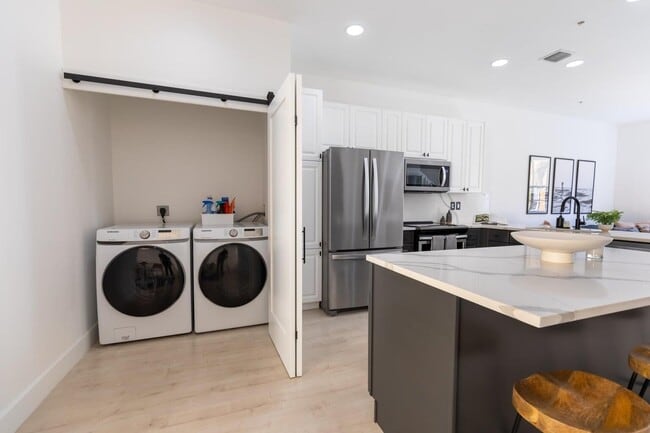 Building Photo - 72 SE 6th Ave