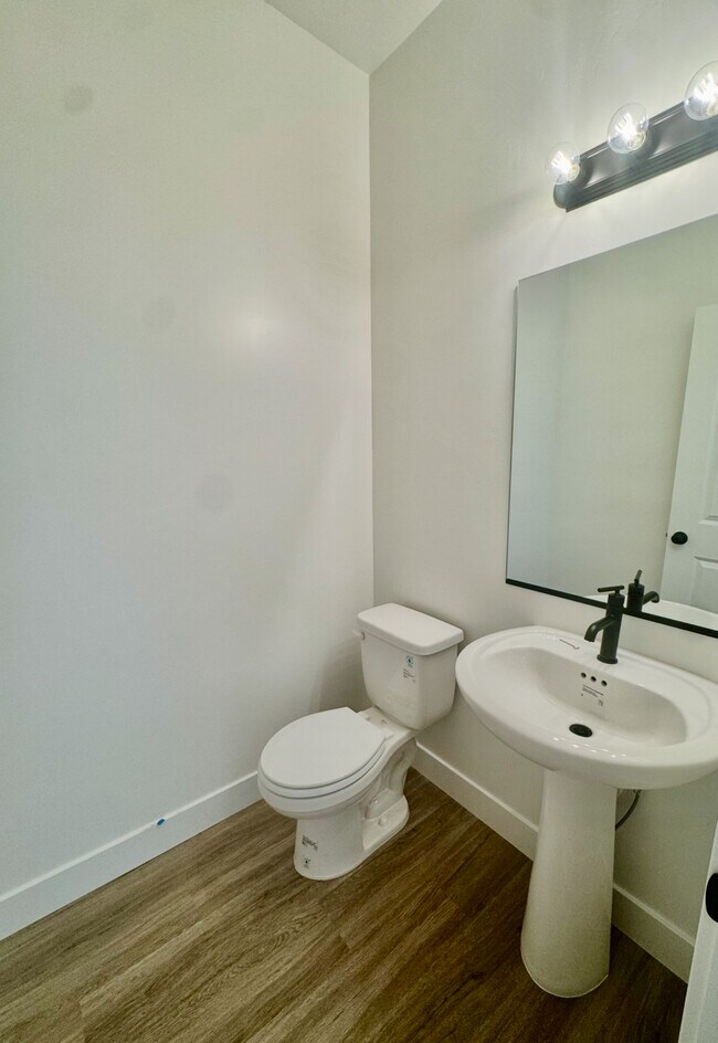 Building Photo - 5719 S Weehawken Ln