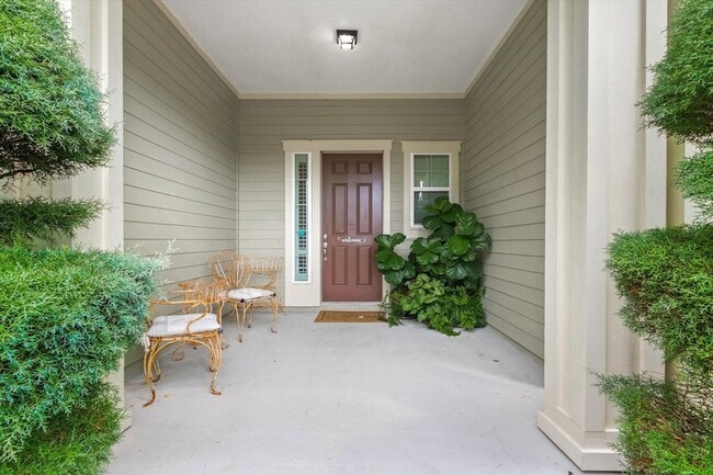 Building Photo - 256 Vivian James Dr