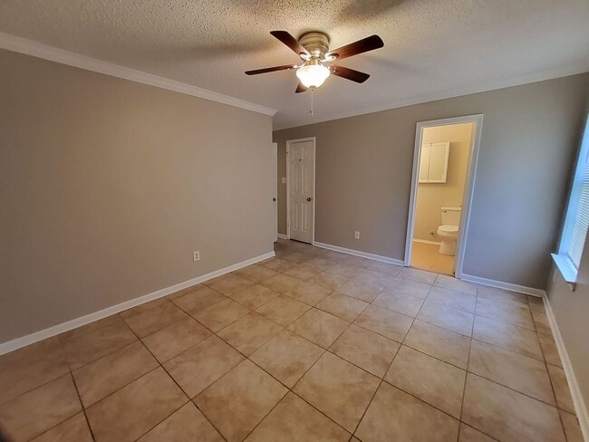Building Photo - 4582 Summer Creek N