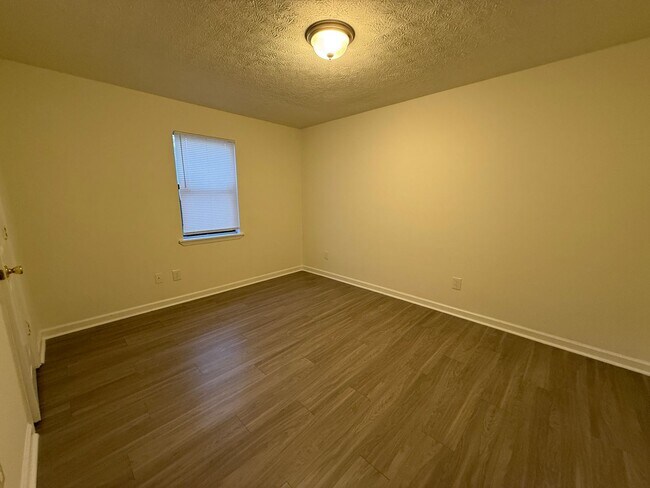 Building Photo - 1091/1093 Cantrell Ln