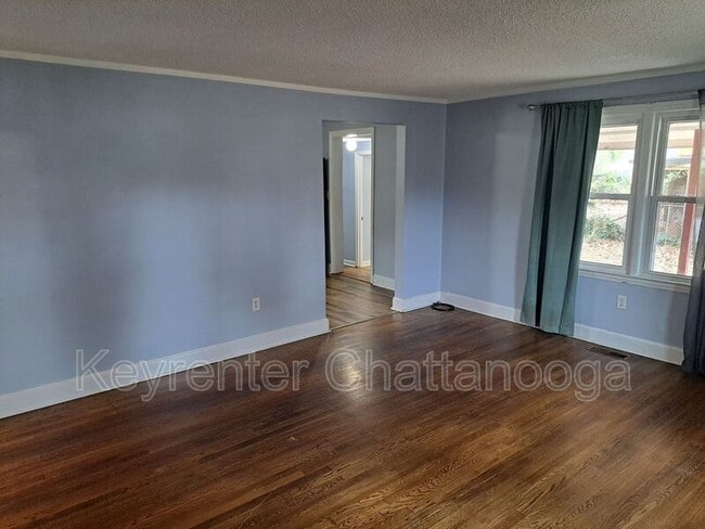 Building Photo - 718 Woodvale Ave