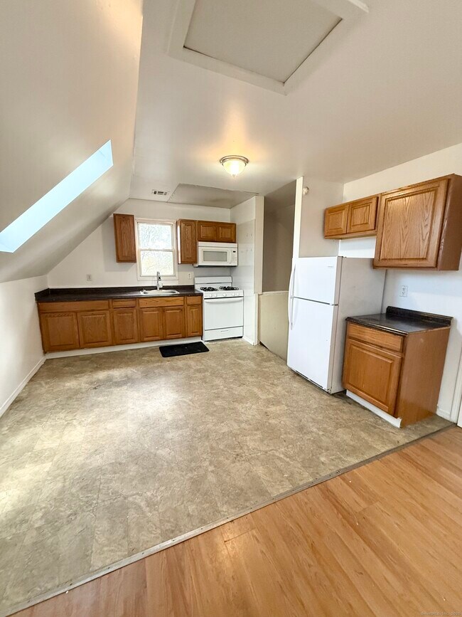 Building Photo - 342 Exchange St