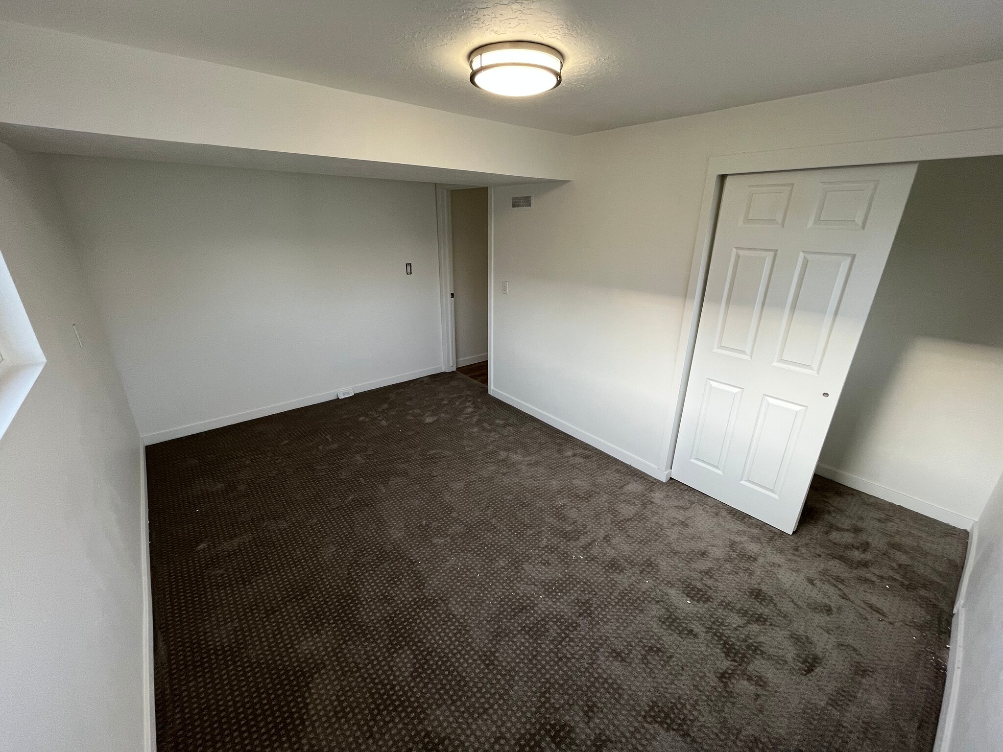 Building Photo - 1108 E 500 N