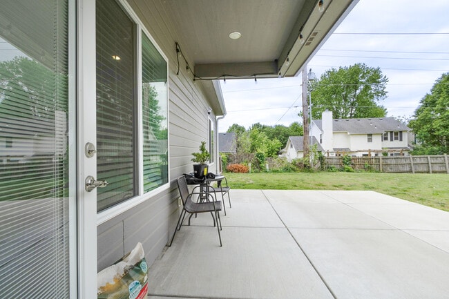 Building Photo - 915 Fairman Dr
