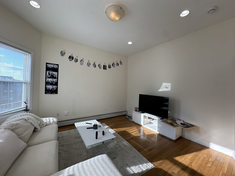 Livingroom - 143 Hillside St