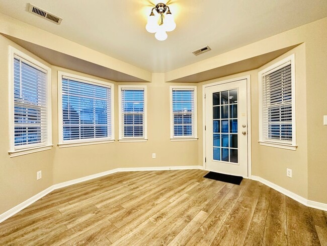 Building Photo - Spacious 3BD/2BA Home in Oak Park | Screened Porch | Large Backyard | 2-Car Garage