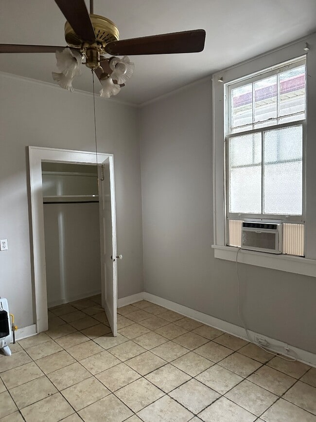 Building Photo - 922 N Roman St