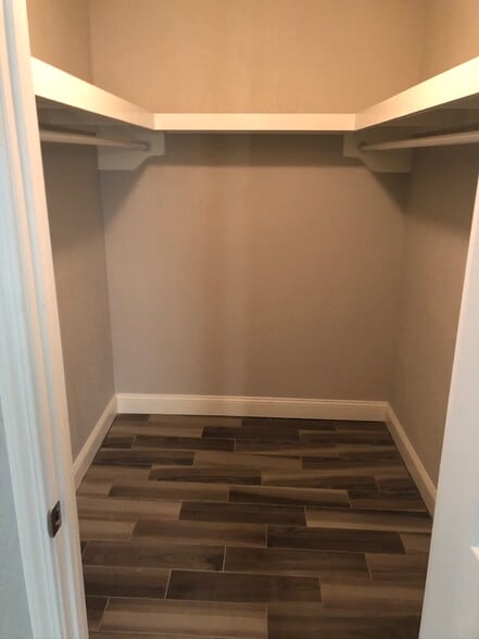 Building Photo - 812 Hardy Springs Cir