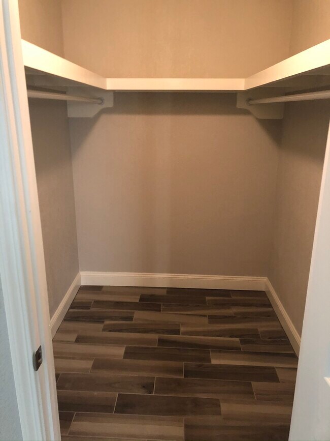 Building Photo - 812 Hardy Springs Cir